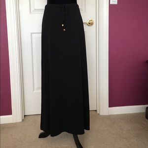 Michael Kors Stretchable long skirt.